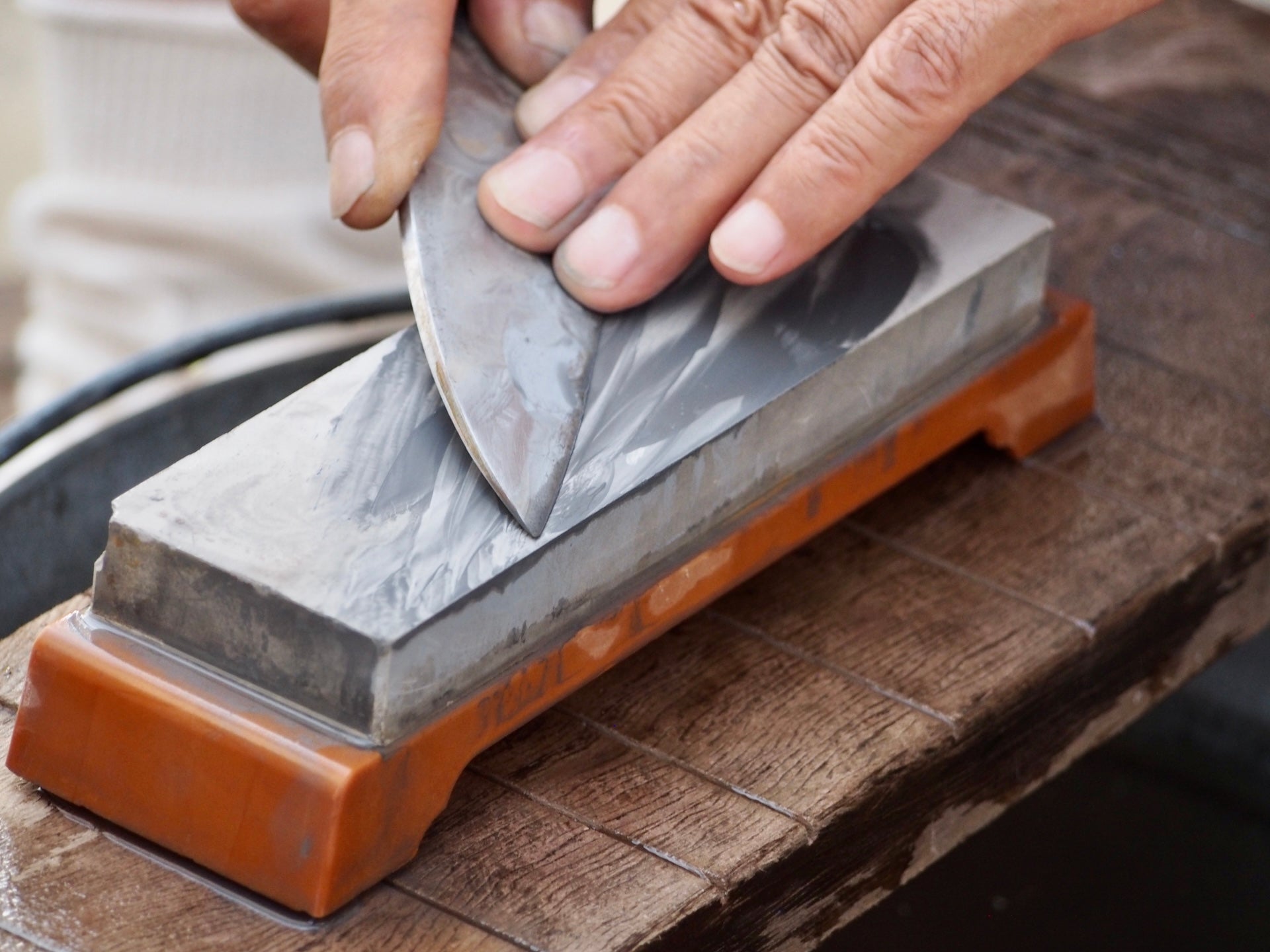 Whetstone Natural vs. Artificial Whetstones: Sharpening Secrets Unveiled | KIREAJI