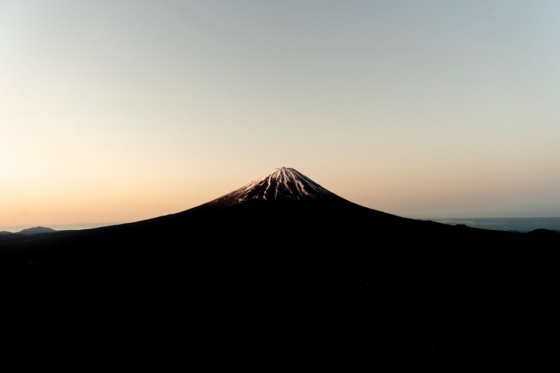 Mt. Fuji is the symbol of KIREAJI.